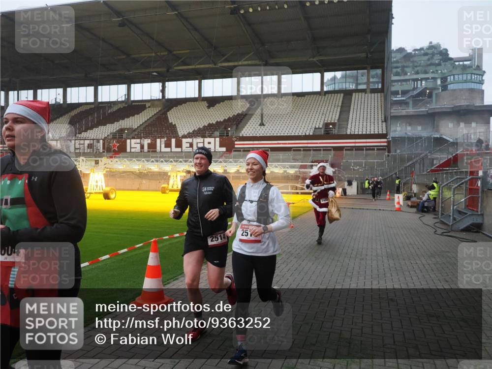 07.12.2025 - St. Pauli X-Mass-Run No. 15 Fabian Wolf http://msf.ph/oto/9363252 07.12.2025 10:02:37 Ziel 63, 304, 1105, 1828, 1829, 2510, 2514, 2604, 2908 meine-sportfotos.de