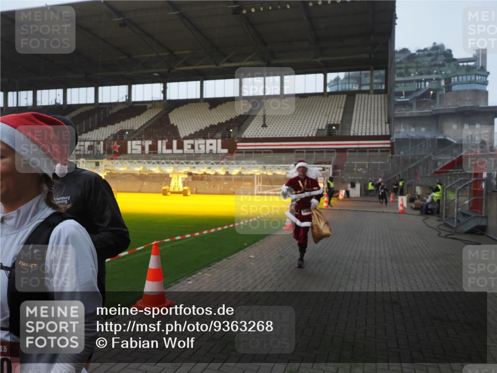 07.12.2025 - St. Pauli X-Mass-Run No. 15 Fabian Wolf http://msf.ph/oto/9363268 07.12.2025 10:02:38 Ziel 1105, 1828, 1829, 2510, 2514, 2604, 2781, 2908 meine-sportfotos.de