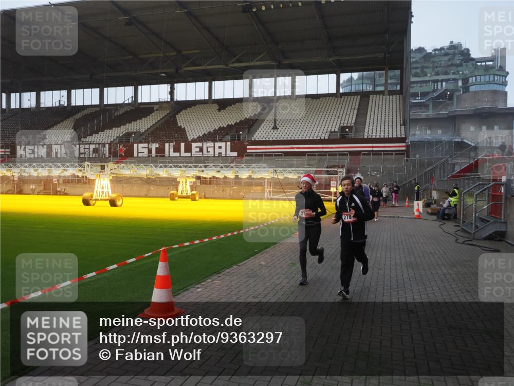 07.12.2025 - St. Pauli X-Mass-Run No. 15 Fabian Wolf http://msf.ph/oto/9363297 07.12.2025 10:02:45 Ziel 1105, 2510, 2514, 2780, 2781, 2908, 3518, 3892 meine-sportfotos.de