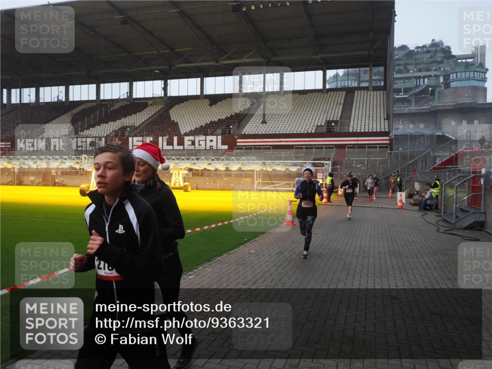 07.12.2025 - St. Pauli X-Mass-Run No. 15 Fabian Wolf http://msf.ph/oto/9363321 07.12.2025 10:02:46 Ziel 918, 1314, 2510, 2514, 2780, 2781, 2908, 3518, 3892 meine-sportfotos.de