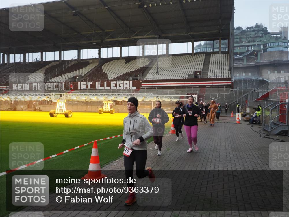 07.12.2025 - St. Pauli X-Mass-Run No. 15 Fabian Wolf http://msf.ph/oto/9363379 07.12.2025 10:02:54 Ziel 442, 443, 885, 918, 936, 943, 1314, 2505, 2780, 2781, 3284, 3417, 3518, 3892 meine-sportfotos.de