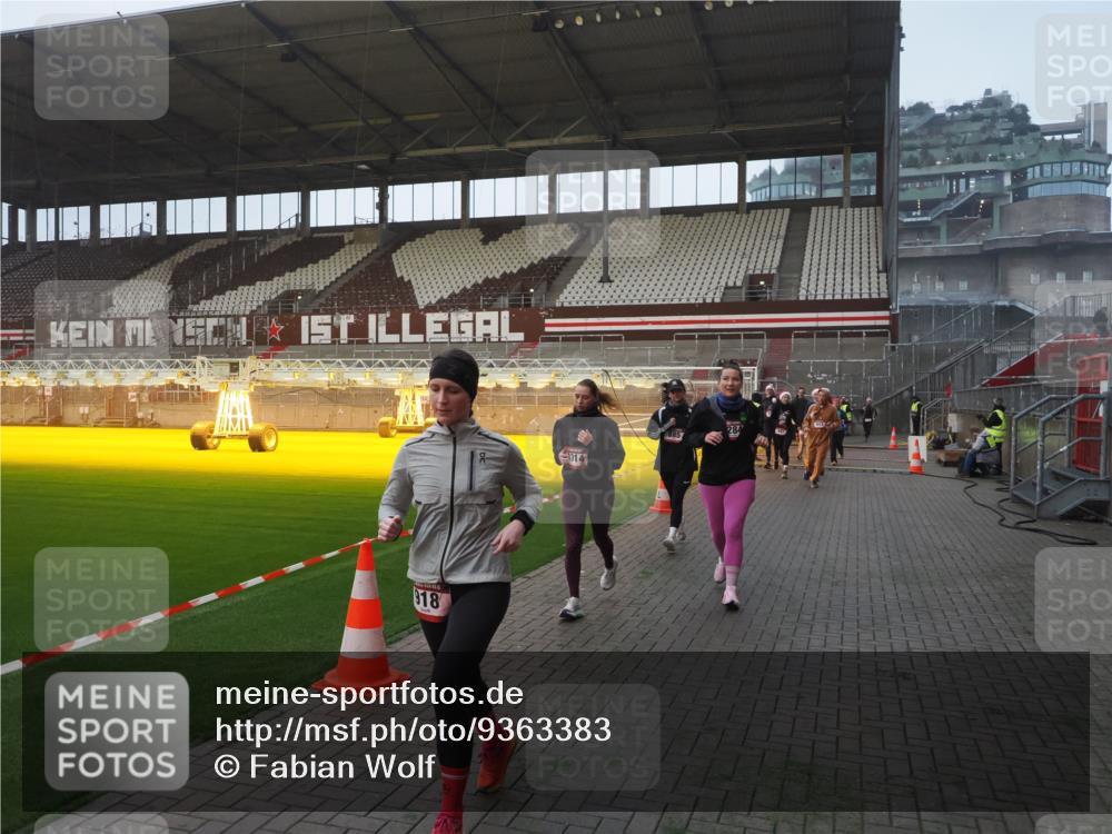 07.12.2025 - St. Pauli X-Mass-Run No. 15 Fabian Wolf http://msf.ph/oto/9363383 07.12.2025 10:02:54 Ziel 442, 443, 885, 918, 936, 943, 1314, 2505, 2780, 2781, 3284, 3417, 3518, 3892 meine-sportfotos.de