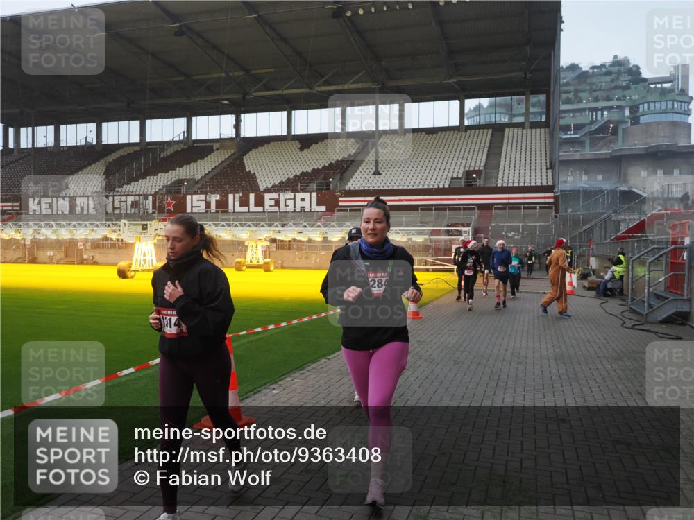 07.12.2025 - St. Pauli X-Mass-Run No. 15 Fabian Wolf http://msf.ph/oto/9363408 07.12.2025 10:02:56 Ziel 442, 443, 885, 918, 936, 943, 1314, 2505, 2780, 2781, 3284, 3417, 3518, 3892 meine-sportfotos.de