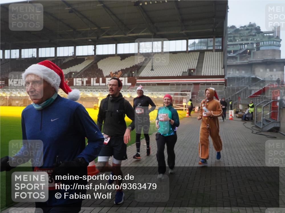 07.12.2025 - St. Pauli X-Mass-Run No. 15 Fabian Wolf http://msf.ph/oto/9363479 07.12.2025 10:03:00 Ziel 177, 442, 443, 885, 918, 936, 943, 956, 1314, 2505, 3284, 3417, 3518, 3892 meine-sportfotos.de