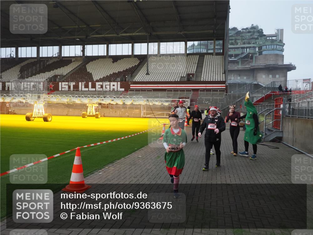 07.12.2025 - St. Pauli X-Mass-Run No. 15 Fabian Wolf http://msf.ph/oto/9363675 07.12.2025 10:03:20 Ziel 460, 963, 965, 1118, 1484, 1486, 1594, 2682, 2973, 2975 meine-sportfotos.de