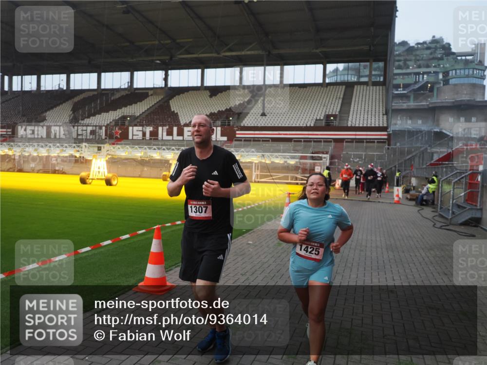 07.12.2025 - St. Pauli X-Mass-Run No. 15 Fabian Wolf http://msf.ph/oto/9364014 07.12.2025 10:03:50 Ziel 185, 213, 214, 399, 626, 628, 940, 1263, 1264, 1307, 1394, 1425, 1506, 2002, 2110, 2112, 2366, 2380, 3334, 3337, 3519, 3734, 4151, 4660, 4667, 4679, 4680 meine-sportfotos.de