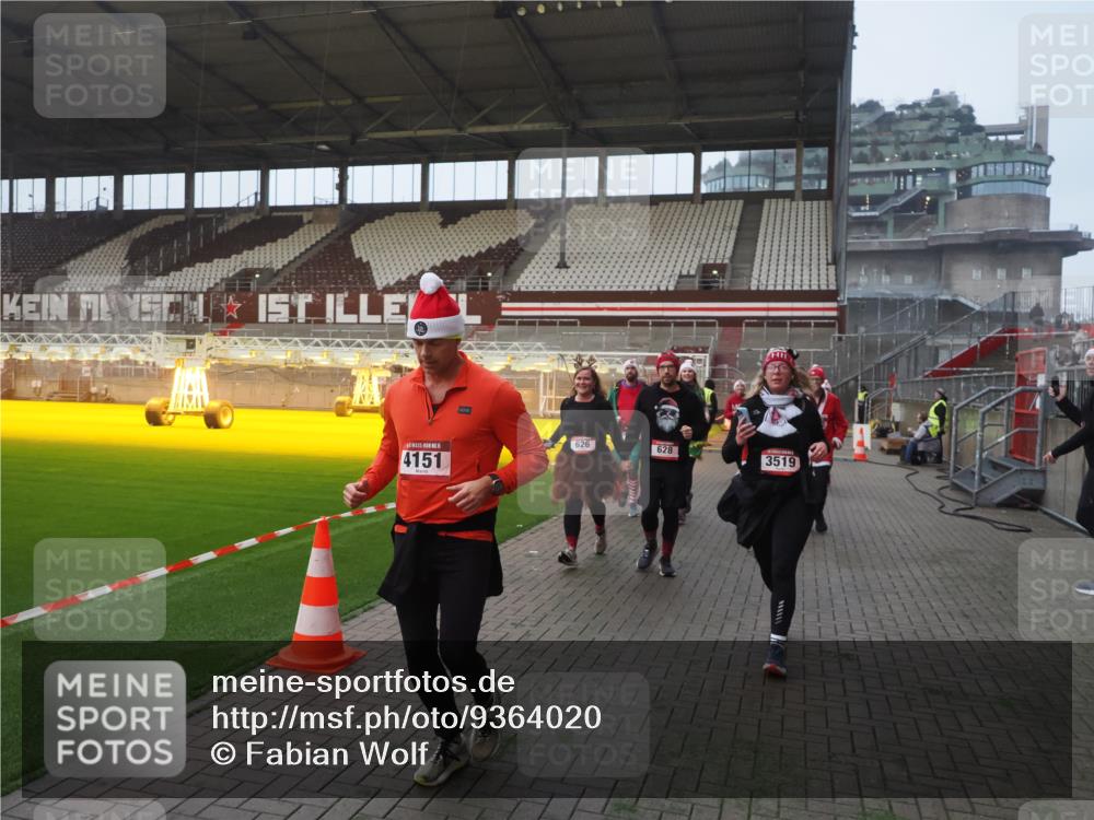 07.12.2025 - St. Pauli X-Mass-Run No. 15 Fabian Wolf http://msf.ph/oto/9364020 07.12.2025 10:03:57 Ziel 185, 399, 626, 628, 709, 1027, 1028, 1307, 1394, 1425, 1906, 2110, 2112, 2366, 3198, 3337, 3340, 3359, 3519, 3734, 4151 meine-sportfotos.de