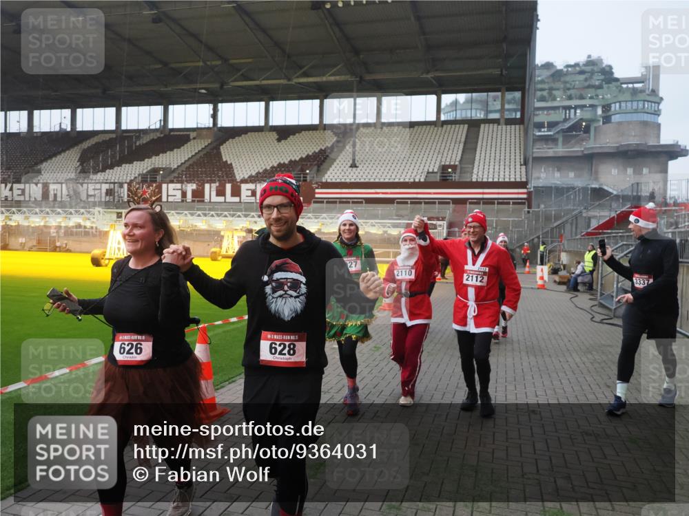 07.12.2025 - St. Pauli X-Mass-Run No. 15 Fabian Wolf http://msf.ph/oto/9364031 07.12.2025 10:04:00 Ziel 626, 628, 709, 1027, 1028, 1307, 1425, 1906, 2110, 2112, 3198, 3337, 3340, 3359, 3519, 4151 meine-sportfotos.de