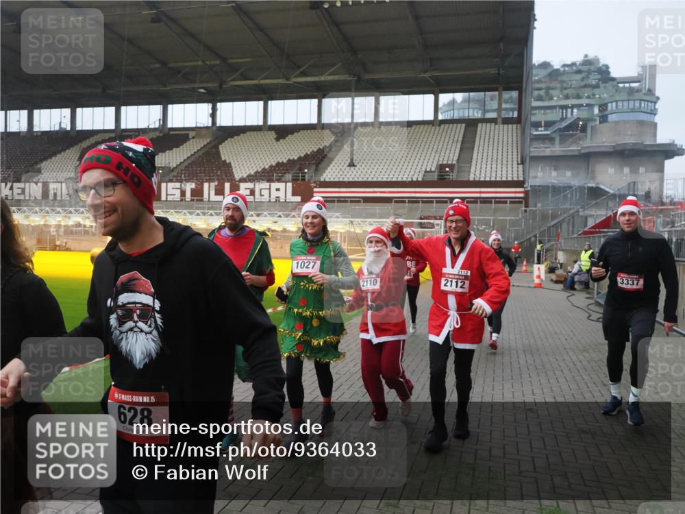 07.12.2025 - St. Pauli X-Mass-Run No. 15 Fabian Wolf http://msf.ph/oto/9364033 07.12.2025 10:04:00 Ziel 626, 628, 709, 1027, 1028, 1307, 1425, 1906, 2110, 2112, 3198, 3337, 3340, 3359, 3519, 4151 meine-sportfotos.de