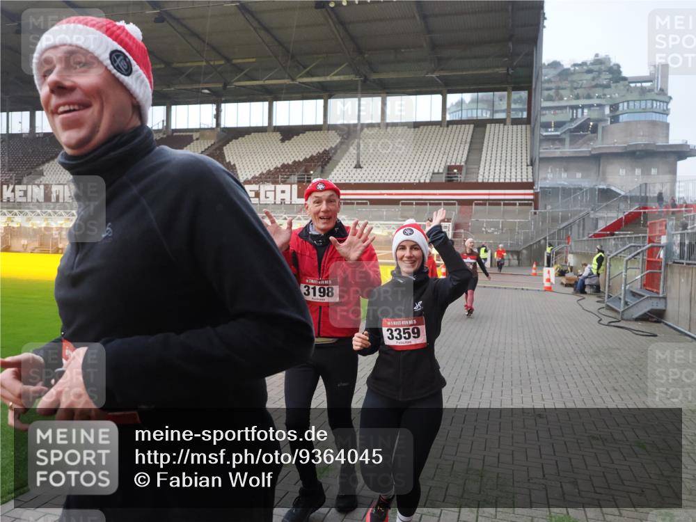 07.12.2025 - St. Pauli X-Mass-Run No. 15 Fabian Wolf http://msf.ph/oto/9364045 07.12.2025 10:04:02 Ziel 626, 628, 709, 1027, 1028, 1906, 2110, 2112, 3198, 3337, 3340, 3359, 3519, 4151 meine-sportfotos.de