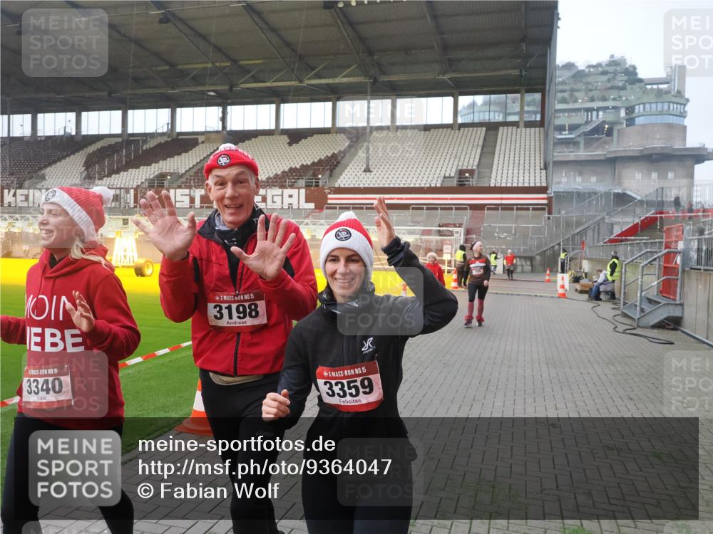 07.12.2025 - St. Pauli X-Mass-Run No. 15 Fabian Wolf http://msf.ph/oto/9364047 07.12.2025 10:04:03 Ziel 626, 628, 709, 1027, 1028, 1906, 2110, 2112, 3198, 3337, 3340, 3359, 3519, 4151 meine-sportfotos.de