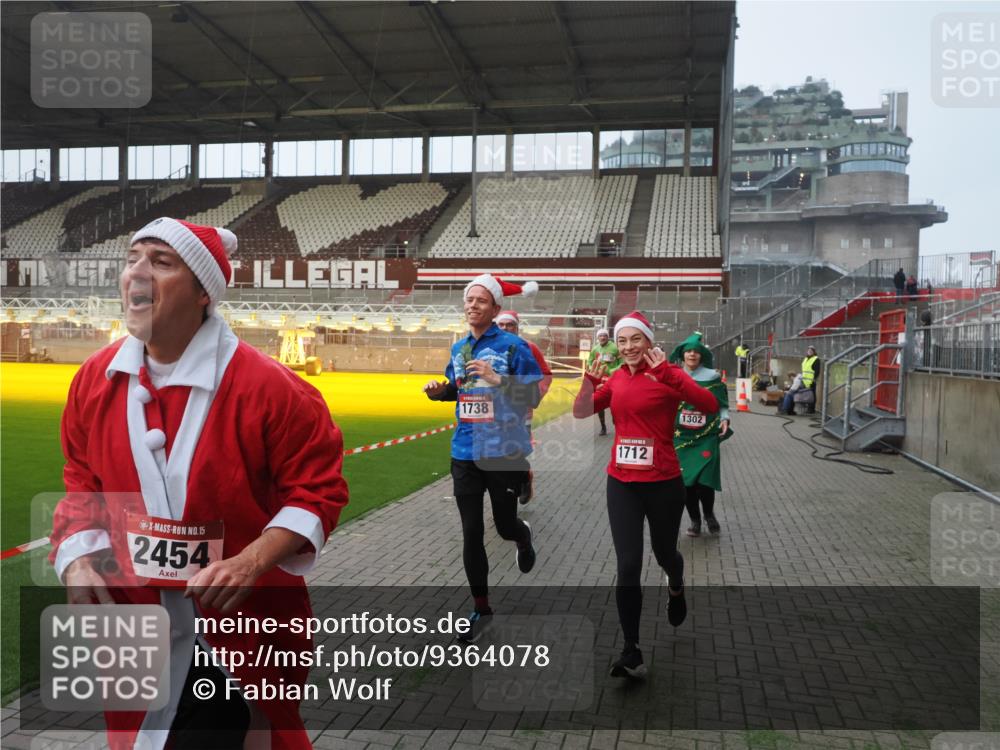 07.12.2025 - St. Pauli X-Mass-Run No. 15 Fabian Wolf http://msf.ph/oto/9364078 07.12.2025 10:04:19 Ziel 113, 1291, 1302, 1712, 1738, 2454, 3188, 4673 meine-sportfotos.de