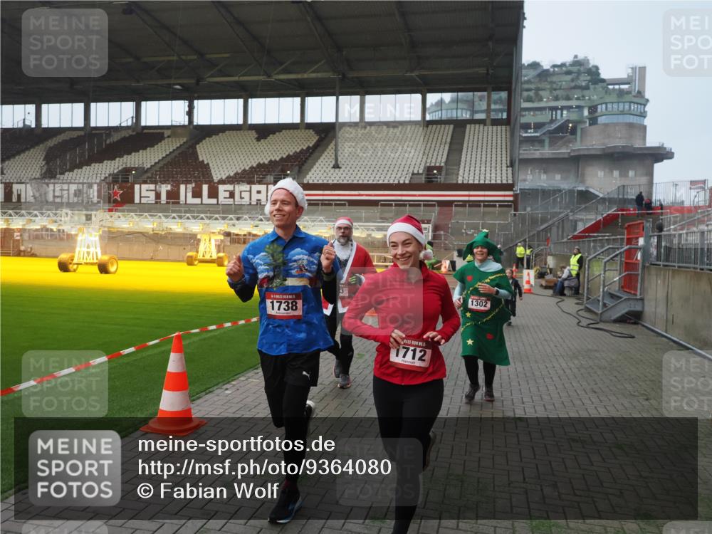 07.12.2025 - St. Pauli X-Mass-Run No. 15 Fabian Wolf http://msf.ph/oto/9364080 07.12.2025 10:04:19 Ziel 113, 1291, 1302, 1712, 1738, 2454, 3188, 4673 meine-sportfotos.de