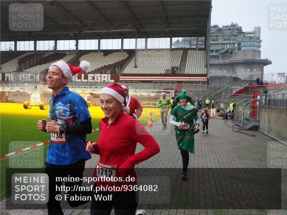 07.12.2025 - St. Pauli X-Mass-Run No. 15 Fabian Wolf http://msf.ph/oto/9364082 07.12.2025 10:04:20 Ziel 113, 1291, 1302, 1712, 1738, 2454, 3188, 4673 meine-sportfotos.de