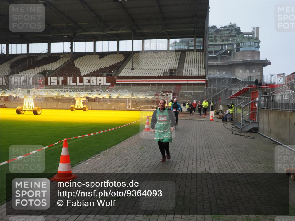 07.12.2025 - St. Pauli X-Mass-Run No. 15 Fabian Wolf http://msf.ph/oto/9364093 07.12.2025 10:04:26 Ziel 113, 1291, 1302, 1522, 1712, 1738, 1871, 2454, 3188, 4673 meine-sportfotos.de
