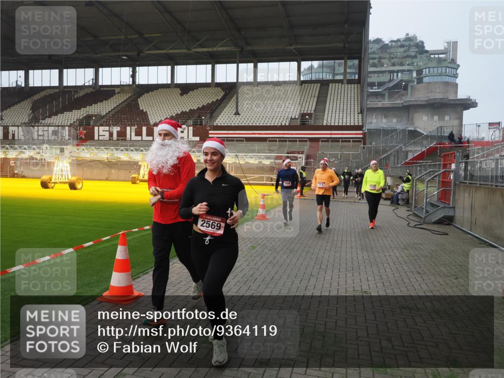 07.12.2025 - St. Pauli X-Mass-Run No. 15 Fabian Wolf http://msf.ph/oto/9364119 07.12.2025 10:04:38 Ziel 713, 1522, 1701, 1871, 2569, 2570, 3477, 3894, 3911, 4080, 4553, 4557, 4673 meine-sportfotos.de