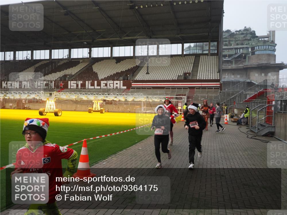 07.12.2025 - St. Pauli X-Mass-Run No. 15 Fabian Wolf http://msf.ph/oto/9364175 07.12.2025 10:05:04 Ziel 202, 210, 292, 699, 1973, 1991, 2168, 2249, 2856, 2866, 3307, 3311 meine-sportfotos.de