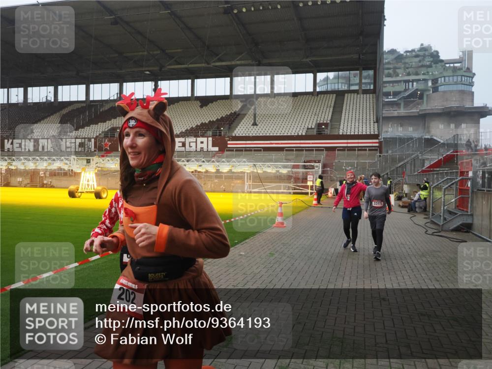 07.12.2025 - St. Pauli X-Mass-Run No. 15 Fabian Wolf http://msf.ph/oto/9364193 07.12.2025 10:05:08 Ziel 114, 202, 210, 292, 699, 1973, 1991, 2168, 2249, 2856, 2866, 3307, 3311 meine-sportfotos.de
