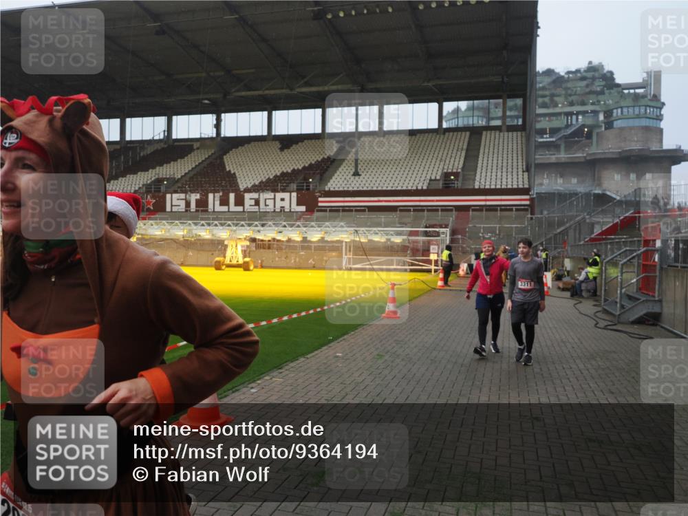 07.12.2025 - St. Pauli X-Mass-Run No. 15 Fabian Wolf http://msf.ph/oto/9364194 07.12.2025 10:05:09 Ziel 114, 202, 210, 292, 699, 1973, 1991, 2168, 2249, 2856, 2866, 3307, 3311 meine-sportfotos.de