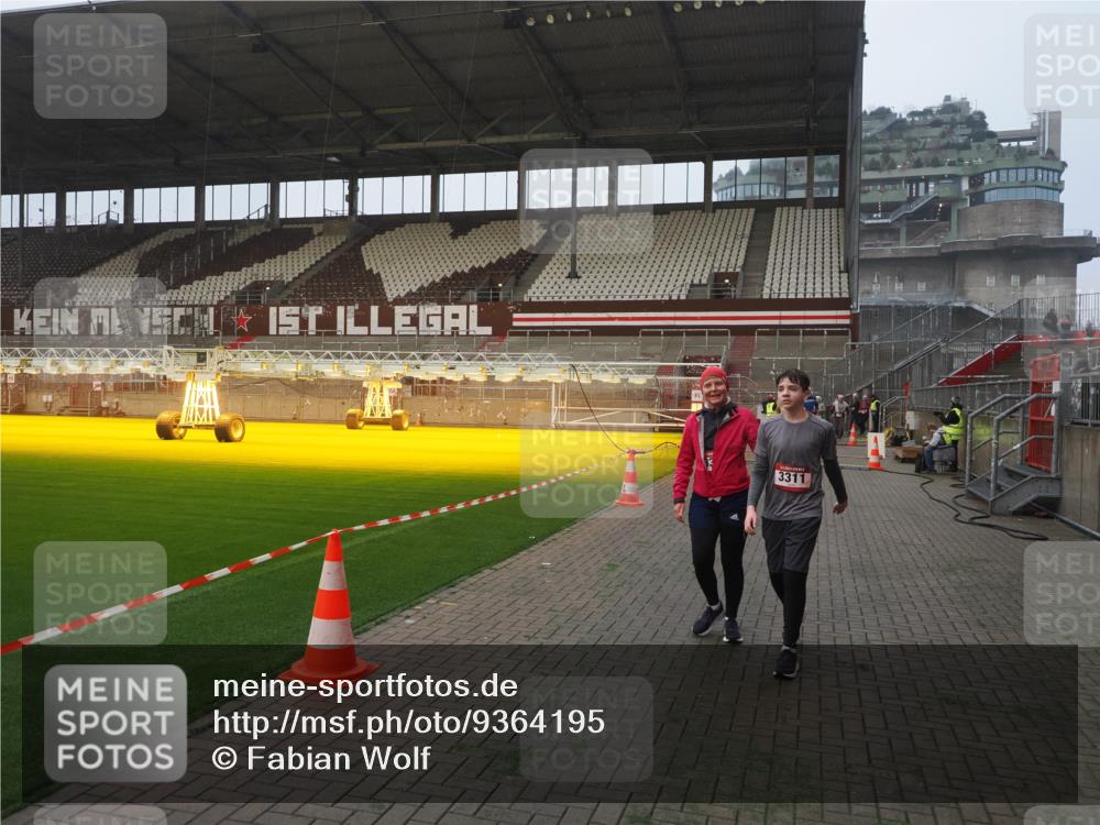 07.12.2025 - St. Pauli X-Mass-Run No. 15 Fabian Wolf http://msf.ph/oto/9364195 07.12.2025 10:05:10 Ziel 114, 202, 210, 292, 699, 1973, 1991, 2168, 2249, 2856, 2866, 3186, 3307, 3311 meine-sportfotos.de