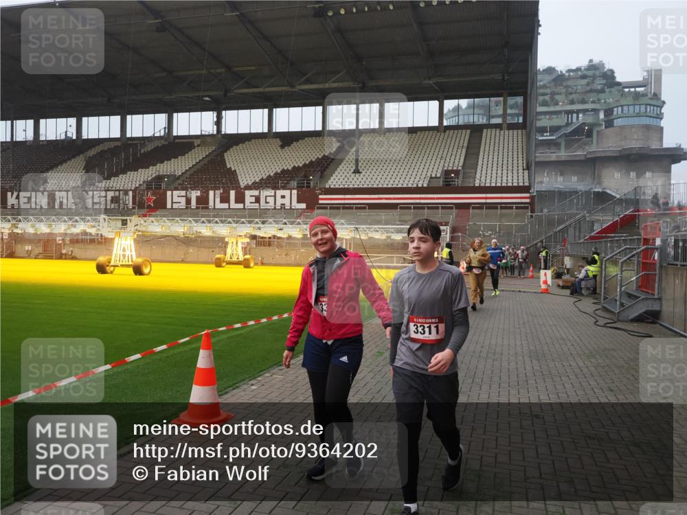07.12.2025 - St. Pauli X-Mass-Run No. 15 Fabian Wolf http://msf.ph/oto/9364202 07.12.2025 10:05:12 Ziel 114, 202, 210, 292, 699, 1973, 1991, 2168, 2249, 2856, 2866, 3186, 3307, 3311 meine-sportfotos.de