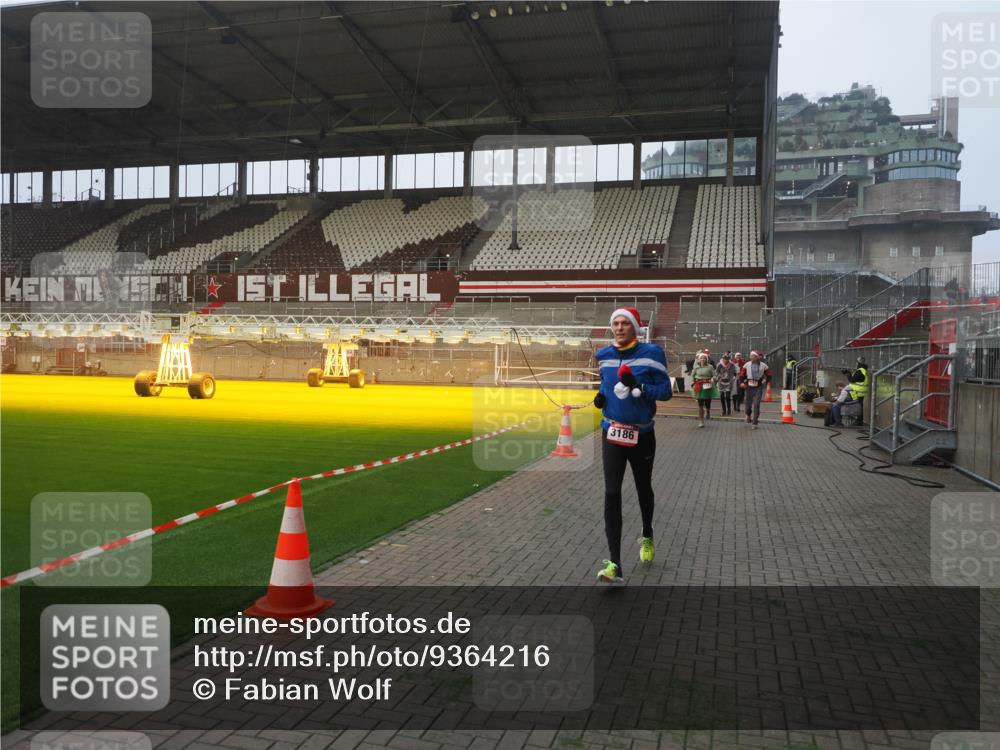 07.12.2025 - St. Pauli X-Mass-Run No. 15 Fabian Wolf http://msf.ph/oto/9364216 07.12.2025 10:05:16 Ziel 114, 202, 210, 292, 699, 1121, 1481, 1661, 1761, 2856, 2866, 3186, 3307, 3311, 4036 meine-sportfotos.de