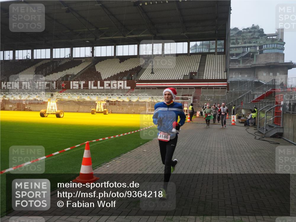 07.12.2025 - St. Pauli X-Mass-Run No. 15 Fabian Wolf http://msf.ph/oto/9364218 07.12.2025 10:05:16 Ziel 114, 202, 210, 292, 699, 1121, 1481, 1661, 1761, 2856, 2866, 3186, 3307, 3311, 4036 meine-sportfotos.de