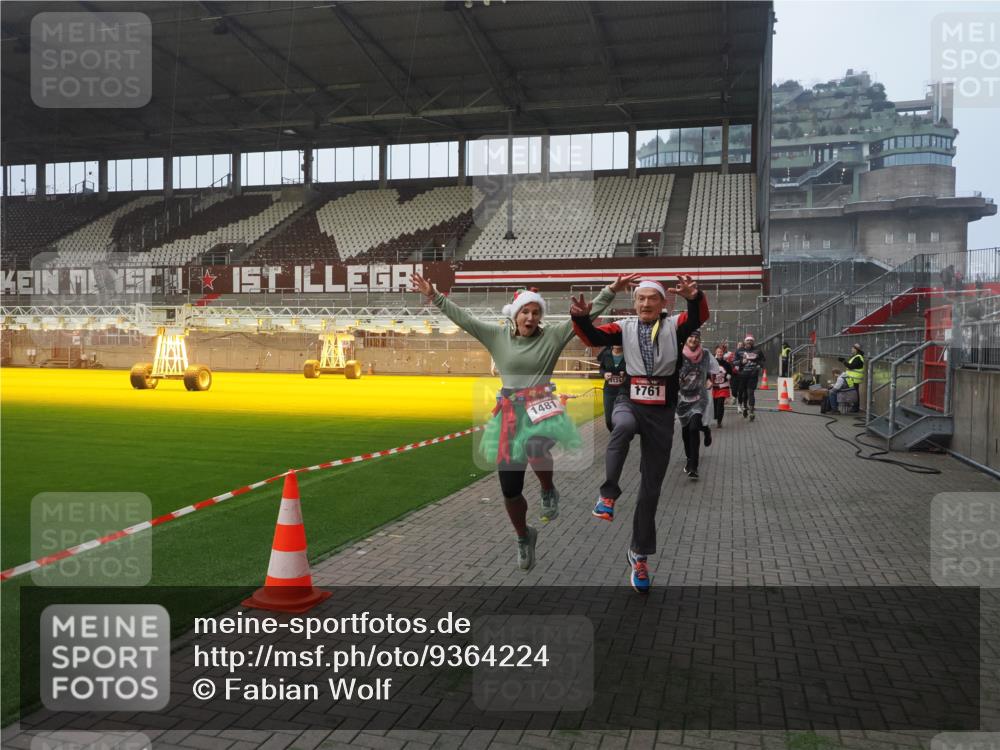 07.12.2025 - St. Pauli X-Mass-Run No. 15 Fabian Wolf http://msf.ph/oto/9364224 07.12.2025 10:05:21 Ziel 114, 543, 668, 950, 1121, 1316, 1374, 1481, 1661, 1761, 3186, 3307, 3386, 4036, 4556, 4558 meine-sportfotos.de