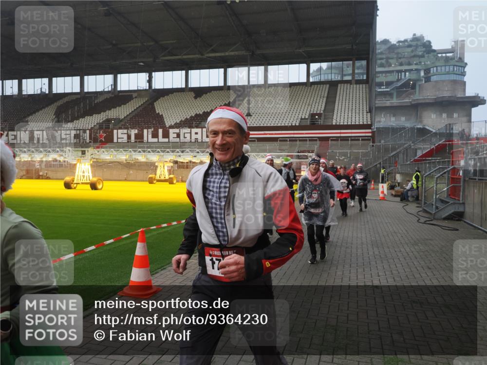 07.12.2025 - St. Pauli X-Mass-Run No. 15 Fabian Wolf http://msf.ph/oto/9364230 07.12.2025 10:05:22 Ziel 114, 543, 668, 950, 1121, 1316, 1374, 1481, 1661, 1761, 3186, 3386, 4036, 4556, 4558 meine-sportfotos.de