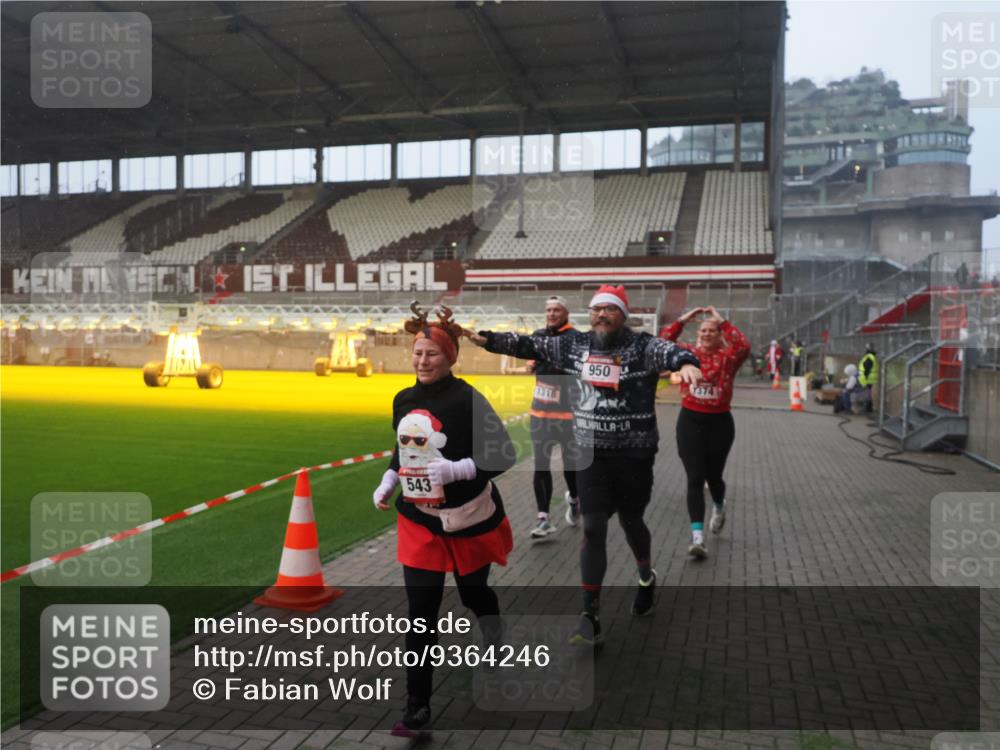 07.12.2025 - St. Pauli X-Mass-Run No. 15 Fabian Wolf http://msf.ph/oto/9364246 07.12.2025 10:05:26 Ziel 114, 543, 668, 950, 1121, 1316, 1374, 1481, 1661, 1761, 3186, 3386, 4036, 4556, 4558 meine-sportfotos.de