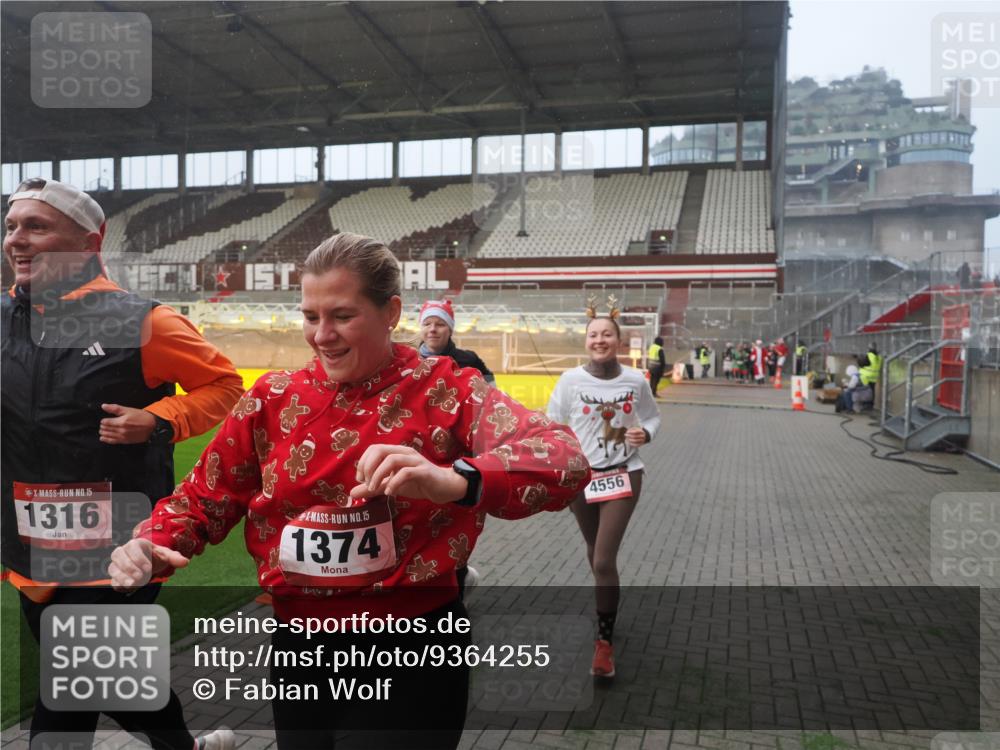 07.12.2025 - St. Pauli X-Mass-Run No. 15 Fabian Wolf http://msf.ph/oto/9364255 07.12.2025 10:05:28 Ziel 114, 543, 668, 950, 1121, 1316, 1374, 1481, 1661, 1761, 3186, 3386, 4036, 4556, 4558 meine-sportfotos.de