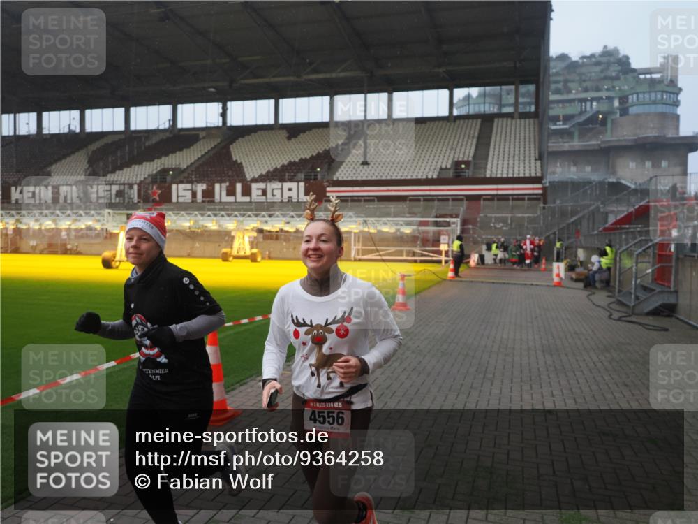07.12.2025 - St. Pauli X-Mass-Run No. 15 Fabian Wolf http://msf.ph/oto/9364258 07.12.2025 10:05:28 Ziel 114, 543, 668, 950, 1121, 1316, 1374, 1481, 1661, 1761, 3186, 3386, 4036, 4556, 4558 meine-sportfotos.de