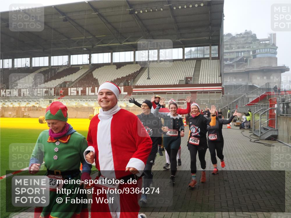 07.12.2025 - St. Pauli X-Mass-Run No. 15 Fabian Wolf http://msf.ph/oto/9364274 07.12.2025 10:05:41 Ziel 2, 3, 54, 123, 363, 385, 512, 945, 1215, 1222, 1789, 3231, 4195, 4552, 4555, 4559, 4560 meine-sportfotos.de