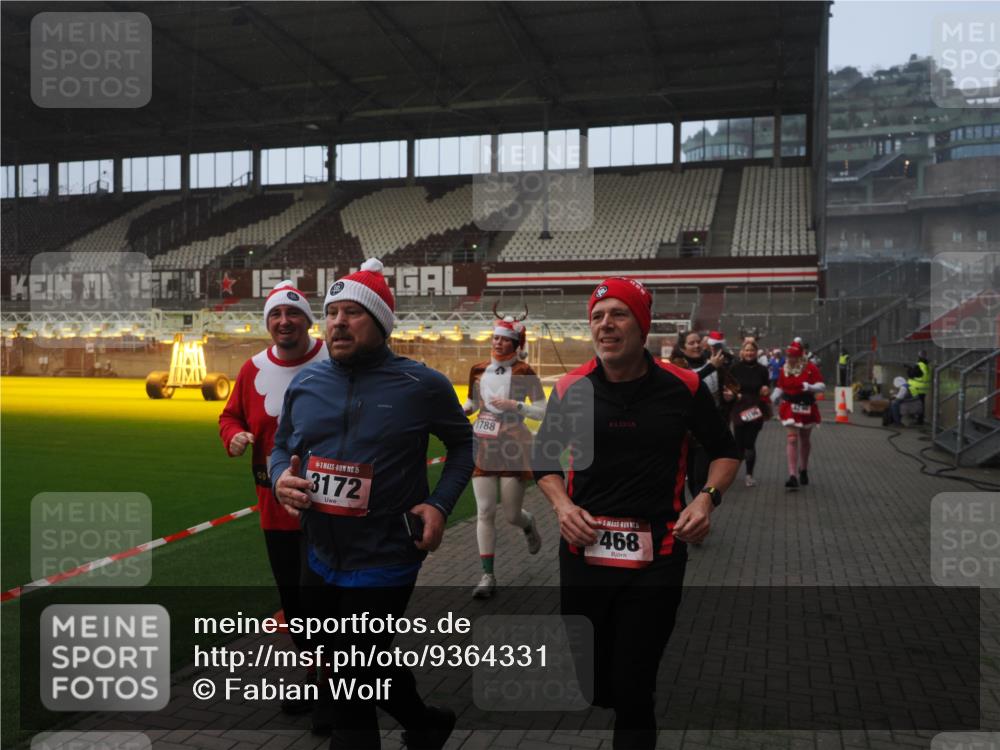 07.12.2025 - St. Pauli X-Mass-Run No. 15 Fabian Wolf http://msf.ph/oto/9364331 07.12.2025 10:06:06 Ziel 127, 148, 180, 424, 468, 676, 805, 834, 967, 969, 1788, 2756, 2757, 2894, 2968, 3093, 3172, 3196, 3812, 3814, 3857, 3859, 3877, 4235, 4236, 4237, 4246, 4251, 4670, 4676 meine-sportfotos.de
