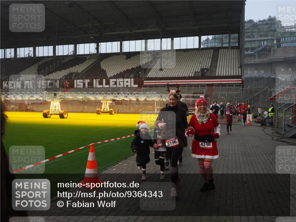 07.12.2025 - St. Pauli X-Mass-Run No. 15 Fabian Wolf http://msf.ph/oto/9364343 07.12.2025 10:06:08 Ziel 127, 148, 180, 424, 468, 676, 805, 834, 893, 967, 969, 1119, 1788, 1937, 2756, 2757, 2894, 2968, 3093, 3172, 3196, 3812, 3814, 3857, 3859, 4235, 4236, 4237, 4246, 4251, 4665, 4670, 4676 meine-sportfotos.de