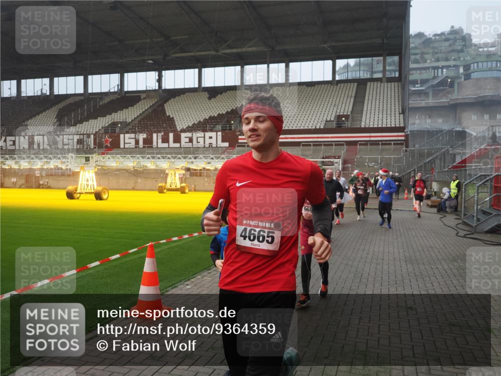 07.12.2025 - St. Pauli X-Mass-Run No. 15 Fabian Wolf http://msf.ph/oto/9364359 07.12.2025 10:06:12 Ziel 127, 148, 180, 424, 468, 805, 834, 893, 967, 969, 1119, 1788, 1937, 2756, 2757, 2894, 2968, 3093, 3172, 3196, 3812, 3814, 3857, 3859, 4235, 4236, 4237, 4246, 4251, 4657, 4665, 4670, 4672, 4676, 4677, 4736, 4739 meine-sportfotos.de