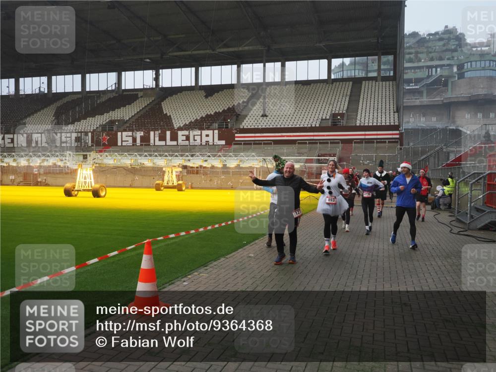 07.12.2025 - St. Pauli X-Mass-Run No. 15 Fabian Wolf http://msf.ph/oto/9364368 07.12.2025 10:06:14 Ziel 127, 148, 180, 187, 468, 805, 893, 967, 969, 1119, 1788, 1832, 1937, 2894, 2968, 3093, 3172, 3196, 3812, 3814, 3857, 3859, 4235, 4236, 4237, 4246, 4251, 4657, 4665, 4670, 4672, 4676, 4677, 4736, 4739 meine-sportfotos.de