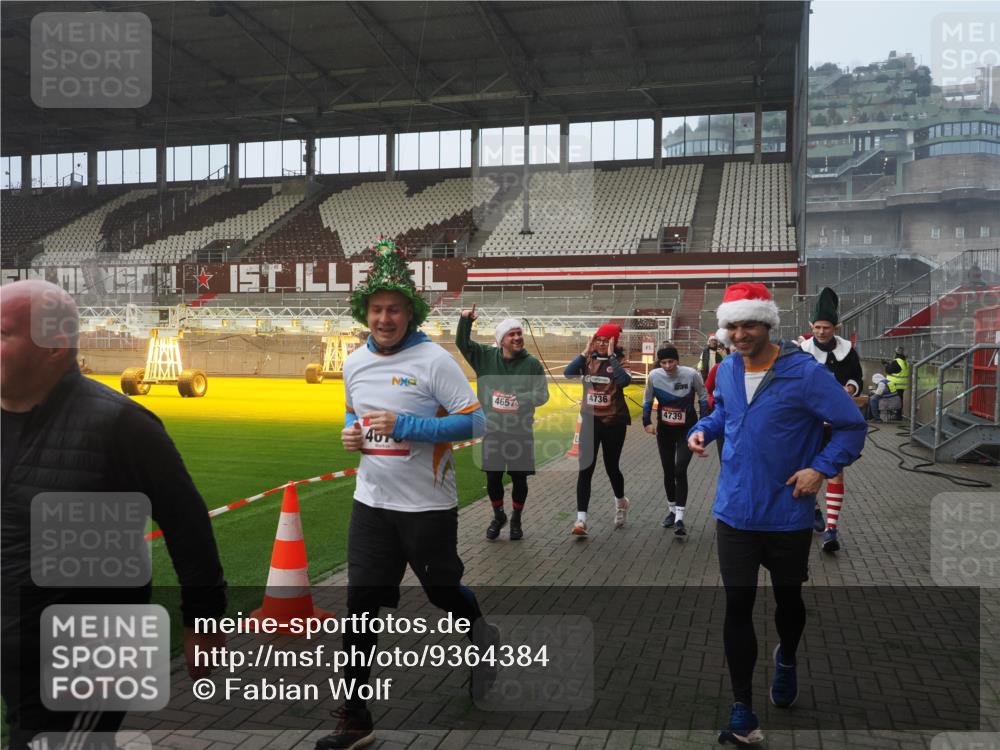 07.12.2025 - St. Pauli X-Mass-Run No. 15 Fabian Wolf http://msf.ph/oto/9364384 07.12.2025 10:06:17 Ziel 127, 148, 180, 187, 468, 893, 967, 969, 1119, 1788, 1832, 1937, 2894, 2968, 3093, 3196, 4246, 4251, 4657, 4665, 4670, 4672, 4676, 4677, 4736, 4739 meine-sportfotos.de