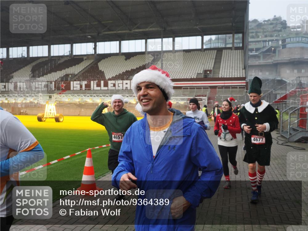 07.12.2025 - St. Pauli X-Mass-Run No. 15 Fabian Wolf http://msf.ph/oto/9364389 07.12.2025 10:06:18 Ziel 34, 127, 148, 187, 468, 893, 967, 969, 1119, 1788, 1832, 1937, 1946, 2894, 2968, 3093, 3196, 4246, 4251, 4657, 4665, 4670, 4672, 4676, 4677, 4736, 4739 meine-sportfotos.de