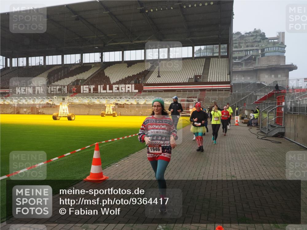 07.12.2025 - St. Pauli X-Mass-Run No. 15 Fabian Wolf http://msf.ph/oto/9364417 07.12.2025 10:06:26 Ziel 34, 187, 562, 893, 1119, 1369, 1479, 1480, 1832, 1937, 1946, 3213, 3232, 3534, 3535, 3536, 3537, 4459, 4657, 4665, 4670, 4672, 4676, 4677, 4736, 4739 meine-sportfotos.de