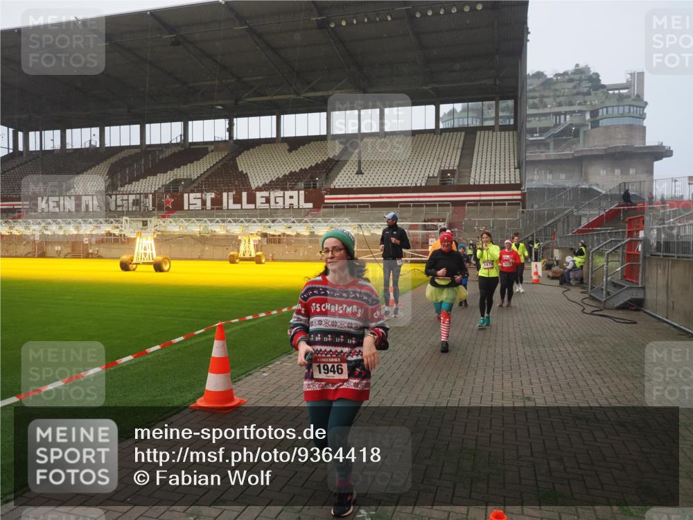 07.12.2025 - St. Pauli X-Mass-Run No. 15 Fabian Wolf http://msf.ph/oto/9364418 07.12.2025 10:06:26 Ziel 34, 187, 562, 893, 1119, 1369, 1479, 1480, 1832, 1937, 1946, 3213, 3232, 3534, 3535, 3536, 3537, 4459, 4657, 4665, 4670, 4672, 4676, 4677, 4736, 4739 meine-sportfotos.de