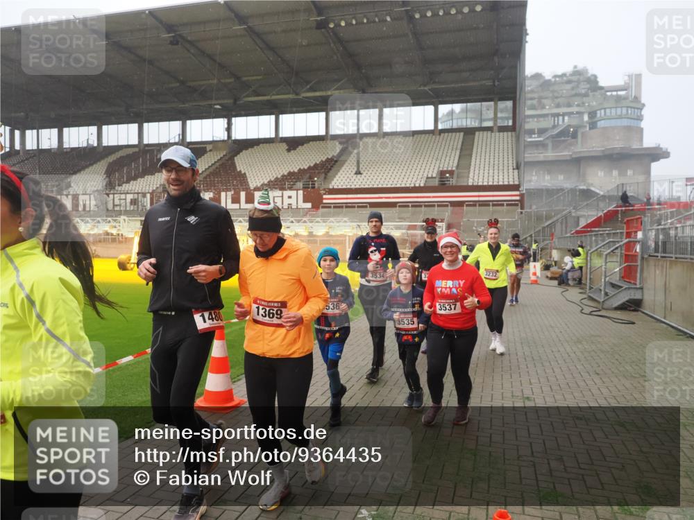 07.12.2025 - St. Pauli X-Mass-Run No. 15 Fabian Wolf http://msf.ph/oto/9364435 07.12.2025 10:06:30 Ziel 34, 187, 562, 1369, 1479, 1480, 1832, 1946, 3213, 3232, 3534, 3535, 3536, 3537, 4459, 4672, 4677 meine-sportfotos.de