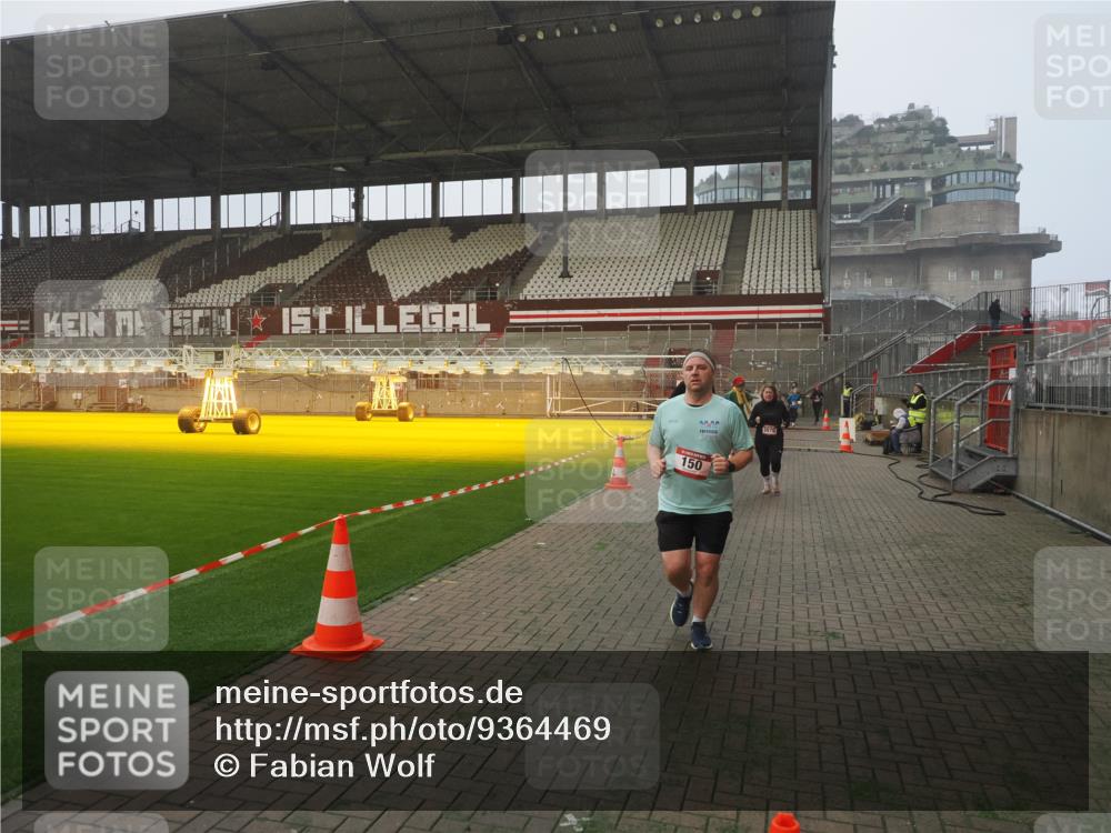 07.12.2025 - St. Pauli X-Mass-Run No. 15 Fabian Wolf http://msf.ph/oto/9364469 07.12.2025 10:06:38 Ziel 34, 150, 562, 1369, 1479, 1480, 1946, 3213, 3232, 3330, 3333, 3534, 3535, 3536, 3537, 3970, 3971, 4459 meine-sportfotos.de