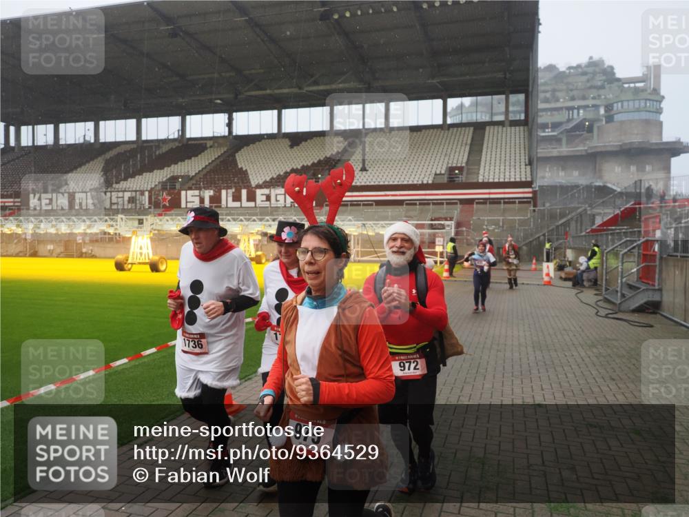 07.12.2025 - St. Pauli X-Mass-Run No. 15 Fabian Wolf http://msf.ph/oto/9364529 07.12.2025 10:07:00 Ziel 217, 366, 421, 792, 867, 972, 975, 1007, 1103, 1505, 1572, 1735, 1736, 2129, 3189, 3945, 4354, 4735, 4738 meine-sportfotos.de