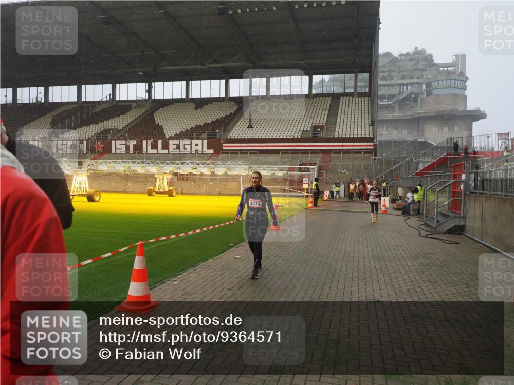 07.12.2025 - St. Pauli X-Mass-Run No. 15 Fabian Wolf http://msf.ph/oto/9364571 07.12.2025 10:07:13 Ziel 421, 792, 1572, 2983, 3414, 3945, 4354 meine-sportfotos.de
