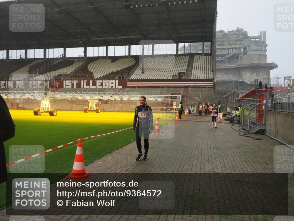 07.12.2025 - St. Pauli X-Mass-Run No. 15 Fabian Wolf http://msf.ph/oto/9364572 07.12.2025 10:07:13 Ziel 421, 792, 1572, 2983, 3414, 3945, 4354 meine-sportfotos.de