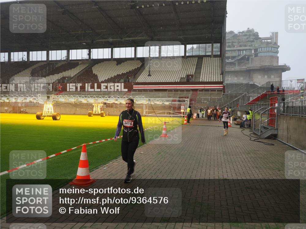 07.12.2025 - St. Pauli X-Mass-Run No. 15 Fabian Wolf http://msf.ph/oto/9364576 07.12.2025 10:07:14 Ziel 421, 792, 1572, 2983, 3414, 3945, 4354 meine-sportfotos.de
