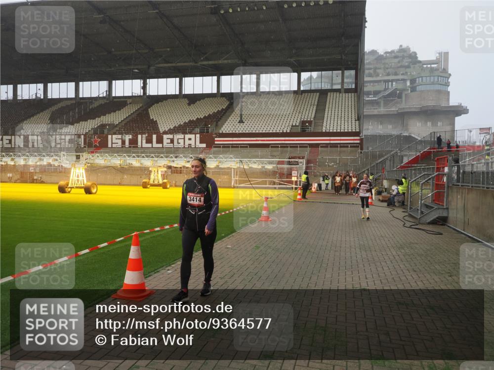 07.12.2025 - St. Pauli X-Mass-Run No. 15 Fabian Wolf http://msf.ph/oto/9364577 07.12.2025 10:07:15 Ziel 421, 792, 1572, 2983, 3414, 3945 meine-sportfotos.de