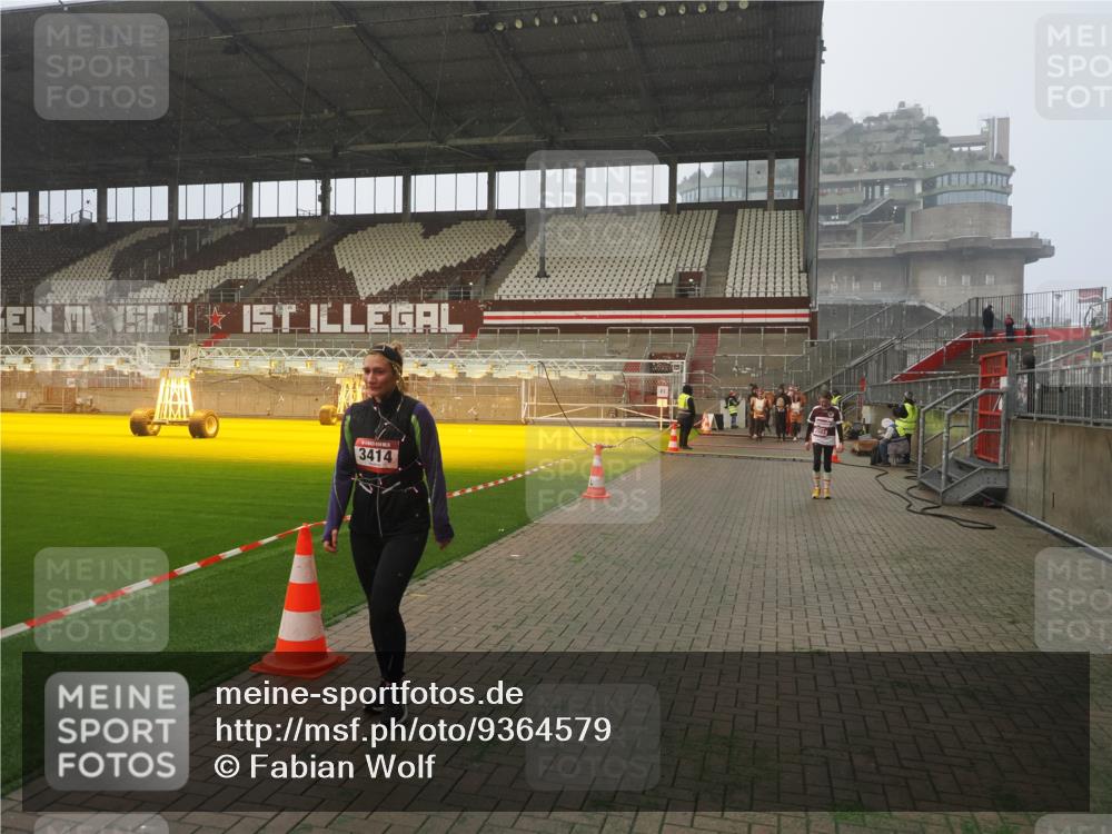 07.12.2025 - St. Pauli X-Mass-Run No. 15 Fabian Wolf http://msf.ph/oto/9364579 07.12.2025 10:07:15 Ziel 421, 792, 1572, 2983, 3414, 3945 meine-sportfotos.de