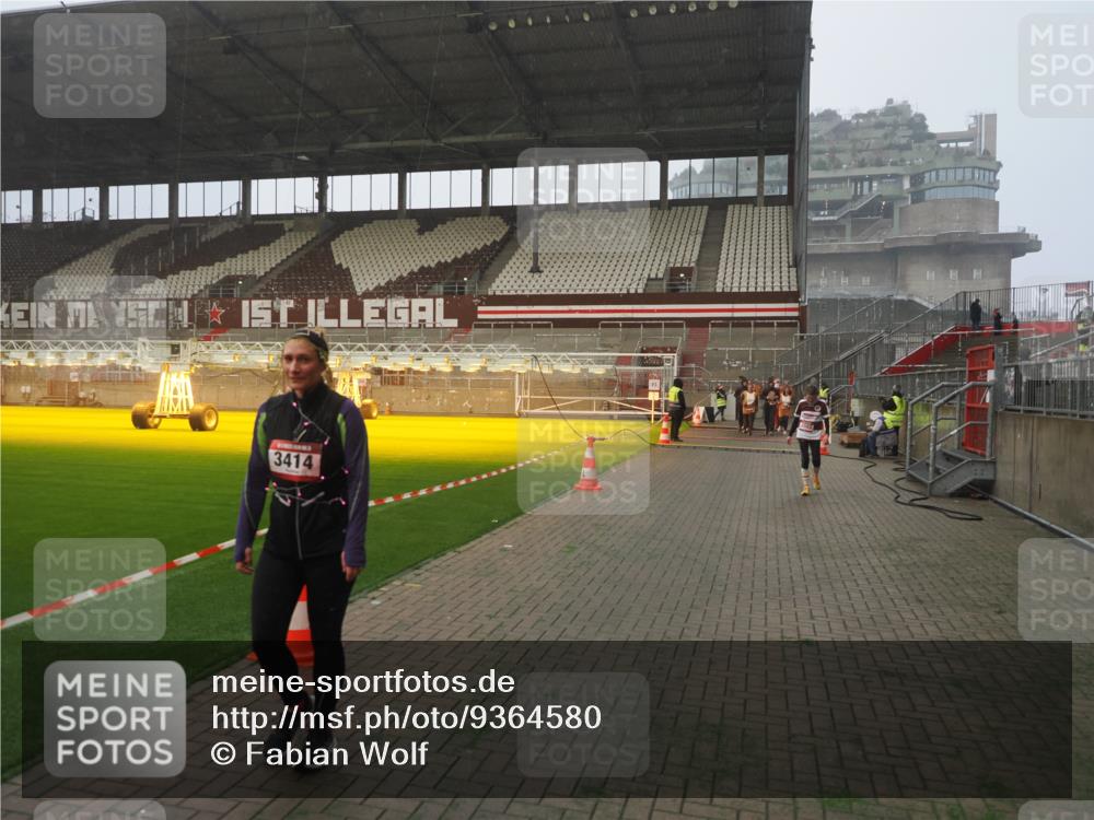 07.12.2025 - St. Pauli X-Mass-Run No. 15 Fabian Wolf http://msf.ph/oto/9364580 07.12.2025 10:07:15 Ziel 421, 792, 1572, 2983, 3414, 3945 meine-sportfotos.de